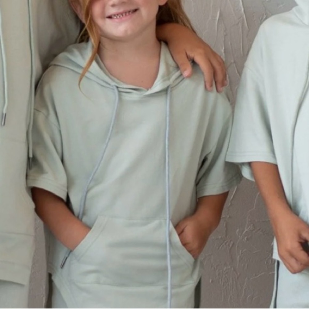 Light Green Short Sleeve Hoodie size 6 years unisex